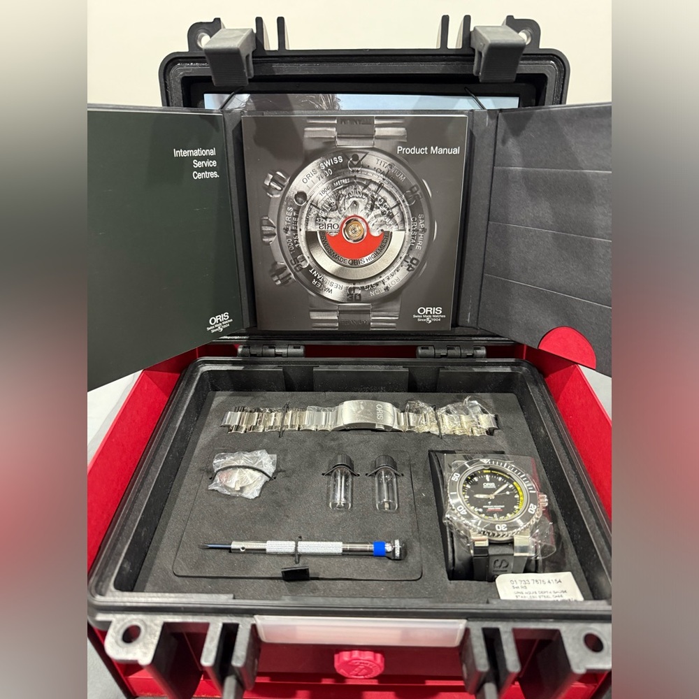 New Aquis Depth Gauge Black Dial Stainless Steel Men's
Watch 733-7675-4154 SET